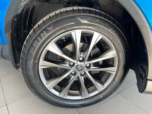 Used 2018 Toyota RAV4 Limited w/ Advanced Technology Package image 11