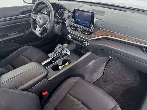Used 2025 Nissan Altima 2.5 SV FWD image 33