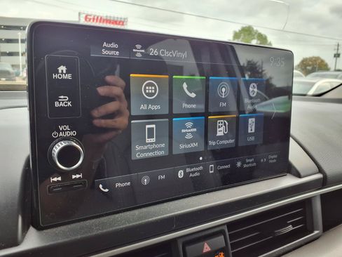 Used 2024 Honda Pilot EX-L image 6