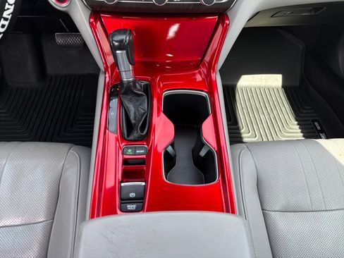 Used 2018 Honda Accord Touring image 15