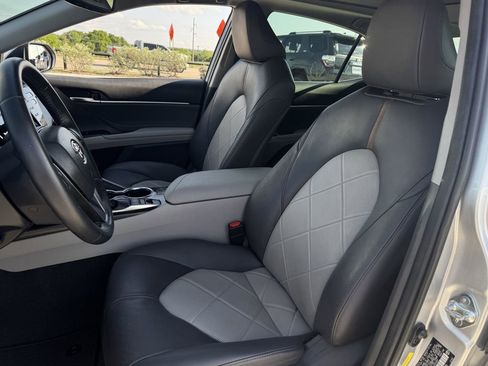 Used 2018 Toyota Camry XLE FWD image 25