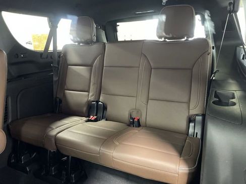 Used 2024 Chevrolet Suburban High Country w/ Advanced Technology Package image 24