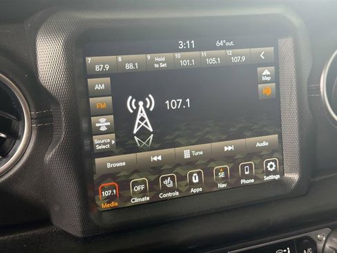 Used 2021 Jeep Wrangler Unlimited Sahara w/ Cold Weather Group AWD/4WD image 17