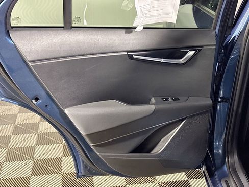 Used 2023 Kia Niro SX Touring image 20