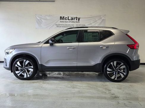 New 2026 Volvo XC40 B4 Plus w/ Climate Package FWD image 2