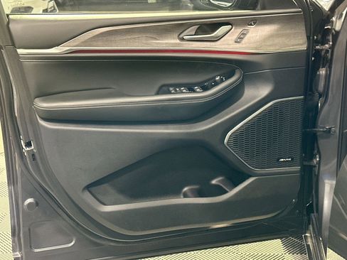 Used 2023 Jeep Grand Cherokee Overland w/ Luxury Tech Group IV image 15