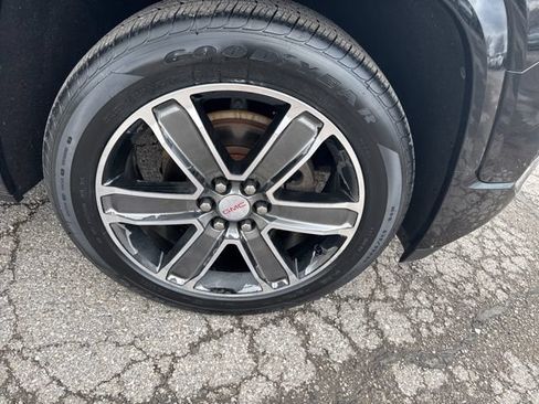 Used 2019 GMC Acadia Denali AWD/4WD image 5