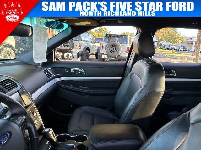 Used 2016 Ford Explorer XLT w/ Equipment Group 202A FWD image 13