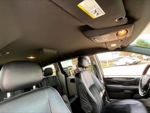 Used 2017 Dodge Grand Caravan SXT image 13