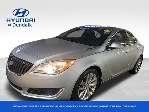 Used 2017 Buick Regal AWD image 1