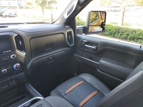 Used 2022 GMC Sierra 2500 AT4 image 50