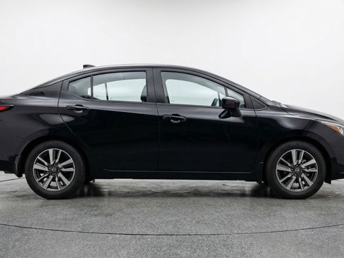 Used 2025 Nissan Versa SV FWD image 11