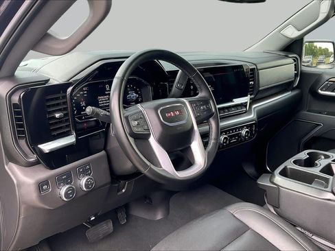 Used 2025 GMC Sierra 1500 SLT AWD/4WD image 17
