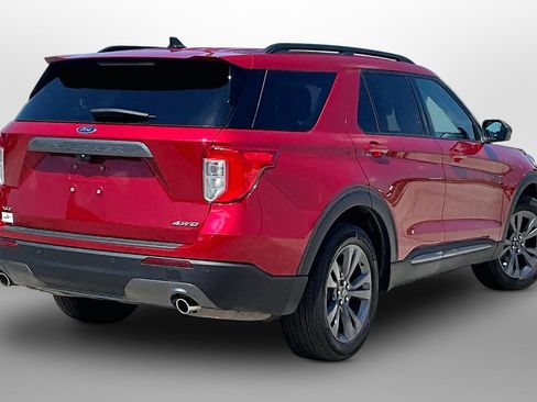 Used 2024 Ford Explorer XLT w/ Equipment Group 202A AWD/4WD image 11