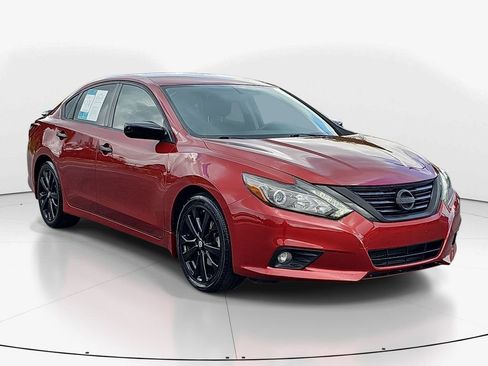 Used 2017 Nissan Altima 2.5 SR w/ Midnight Edition Package FWD image 3