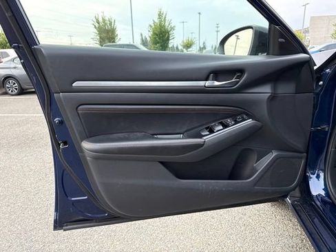 Used 2023 Nissan Altima 2.5 SR FWD image 13