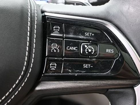 Used 2022 Jeep Grand Cherokee L Overland w/ Luxury Tech Group IV AWD/4WD image 31