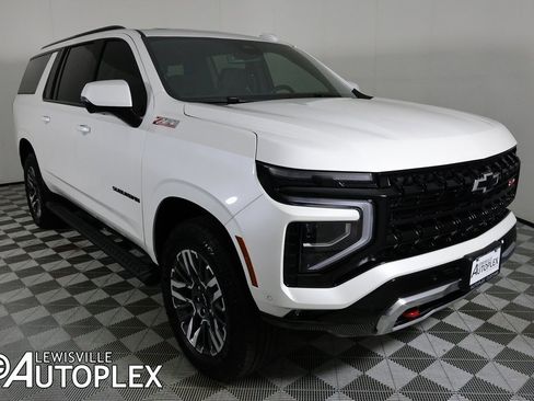 Used 2025 Chevrolet Suburban Z71 w/ Comfort Package image 3