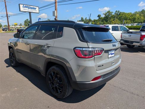 Used 2023 Jeep Compass Latitude w/ Convenience Group AWD/4WD image 3