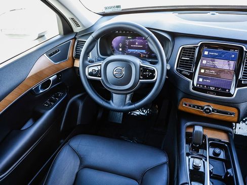 Used 2023 Volvo XC90 T8 Plus image 14