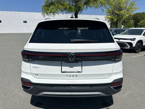 New 2026 Volkswagen Taos SE image 4