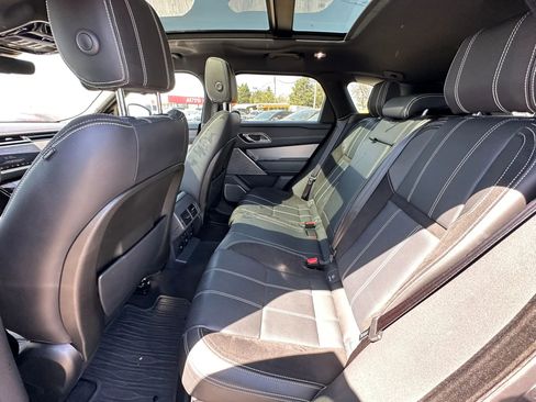 Used 2018 Land Rover Range Rover Velar R-Dynamic SE image 17