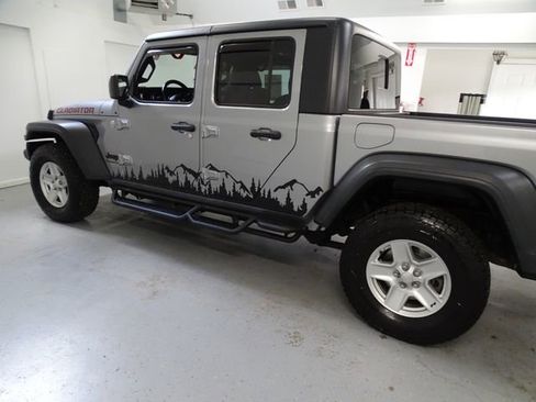 Used 2020 Jeep Gladiator Sport w/ Quick Order Package 24S AWD/4WD image 16