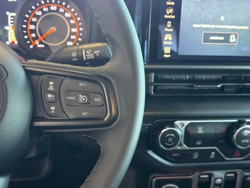 Used 2026 Jeep Gladiator Mojave AWD/4WD image 18