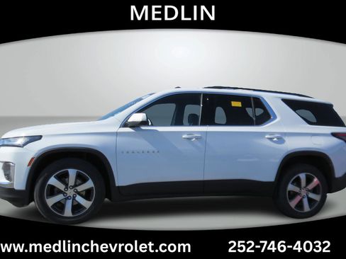 Used 2023 Chevrolet Traverse LT w/ LT Premium Package AWD/4WD image 5