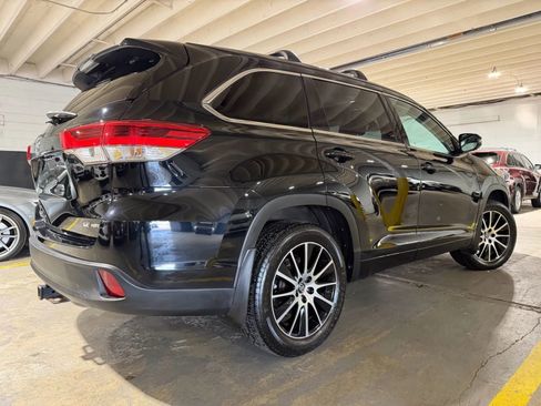Used 2018 Toyota Highlander SE AWD/4WD image 4