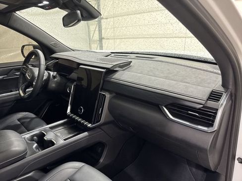 Used 2025 GMC Acadia Elevation w/ Elevation Premium Package FWD image 29