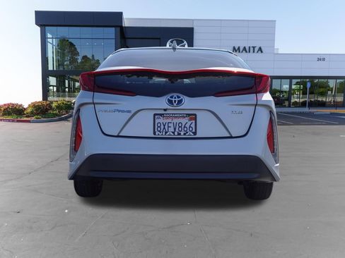 Used 2022 Toyota Prius Prime XLE FWD image 4