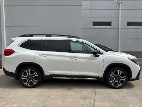 Used 2025 Subaru Ascent Limited AWD/4WD image 2