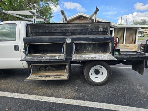 Used 2016 Ford F550 2WD Regular Cab Super Duty image 3