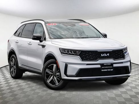 Certified 2023 Kia Sorento S w/ Panoramic Sunroof Package FWD image 2
