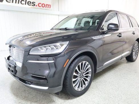 Used 2020 Lincoln Aviator AWD image 2