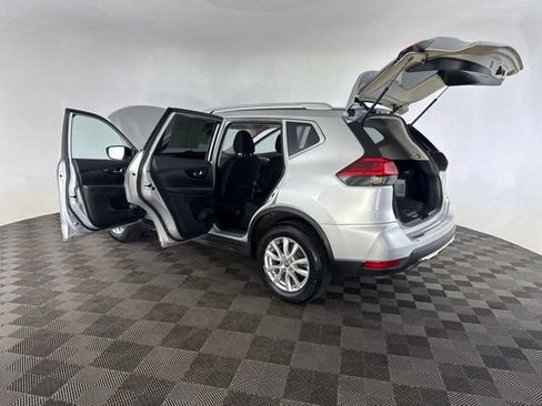 Used 2017 Nissan Rogue SV AWD/4WD image 16