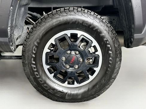 Used 2025 Toyota Tacoma TRD Off-Road image 11