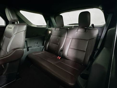 Used 2025 Ford Explorer Platinum image 30