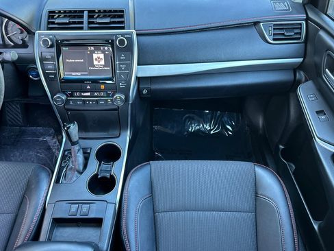 Used 2016 Toyota Camry SE image 28