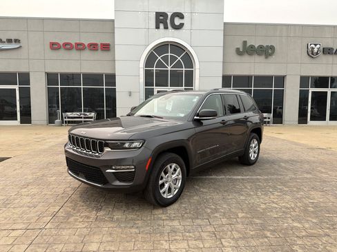 Used 2023 Jeep Grand Cherokee Limited AWD/4WD image 4