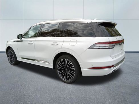 Used 2023 Lincoln Aviator Black Label AWD/4WD image 3