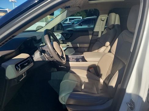 Certified 2023 Lincoln Aviator Reserve w/ Equipment Group 201A image 4