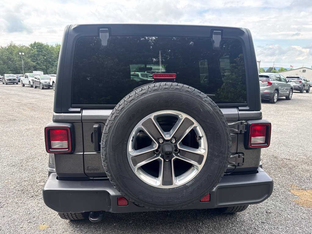 Used 2022 Jeep Wrangler Unlimited Sahara w/ Cold Weather Group AWD/4WD image 6