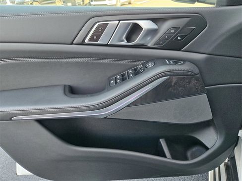 Used 2025 BMW X5 sDrive40i image 17