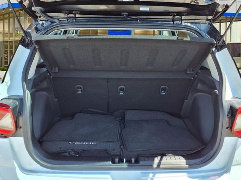 Used 2025 Hyundai Venue Limited FWD image 25
