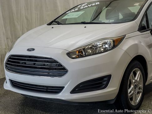 Used 2019 Ford Fiesta SE image 3