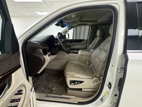 Used 2015 Cadillac Escalade Luxury image 10