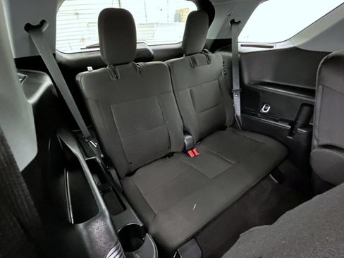 Used 2023 Ford Explorer XLT AWD/4WD image 19