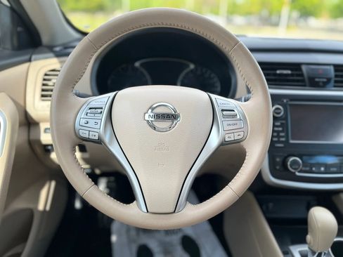 Used 2016 Nissan Altima 2.5 SV w/ Convenience Package FWD image 13
